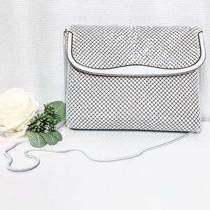 Vintage Metal Mesh Crossbody Clutch
White gold bag